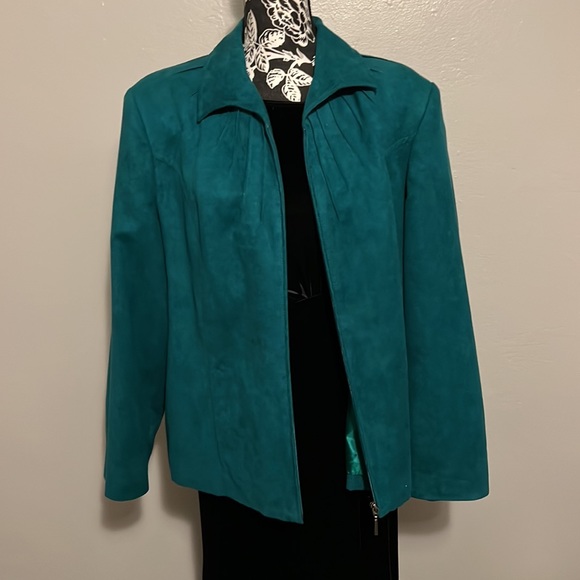 Kim Roger’s Emerald Green Blazer - Picture 7 of 9